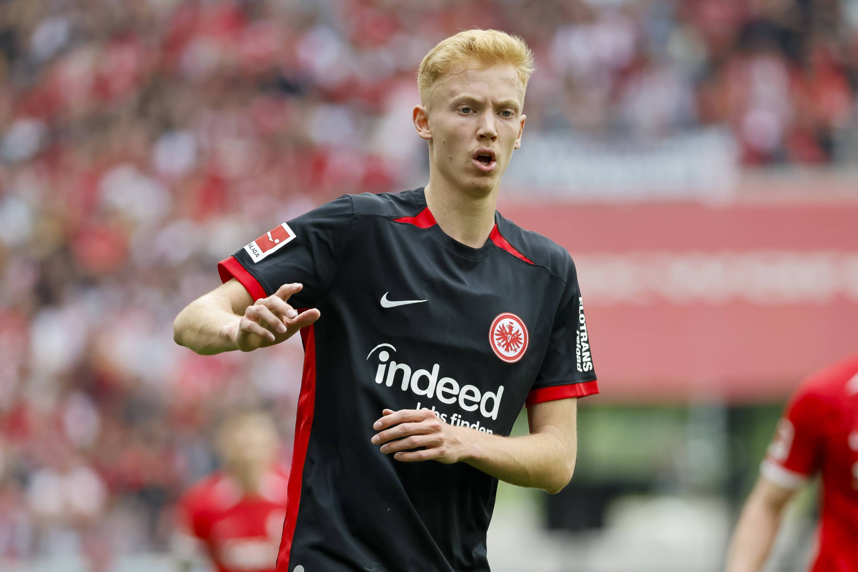 图片报：曼城、皇马和枪手有意法兰克福中场拉尔森，球员倾向留队