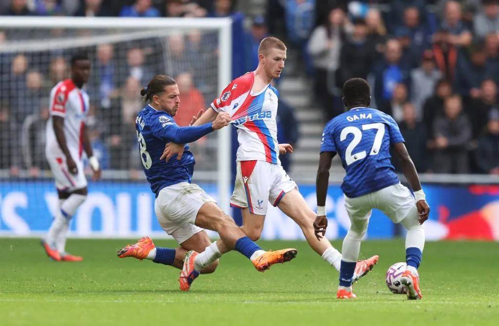 看完曼联和皇马的决心，才懂这位英格兰新星到底有多么抢手